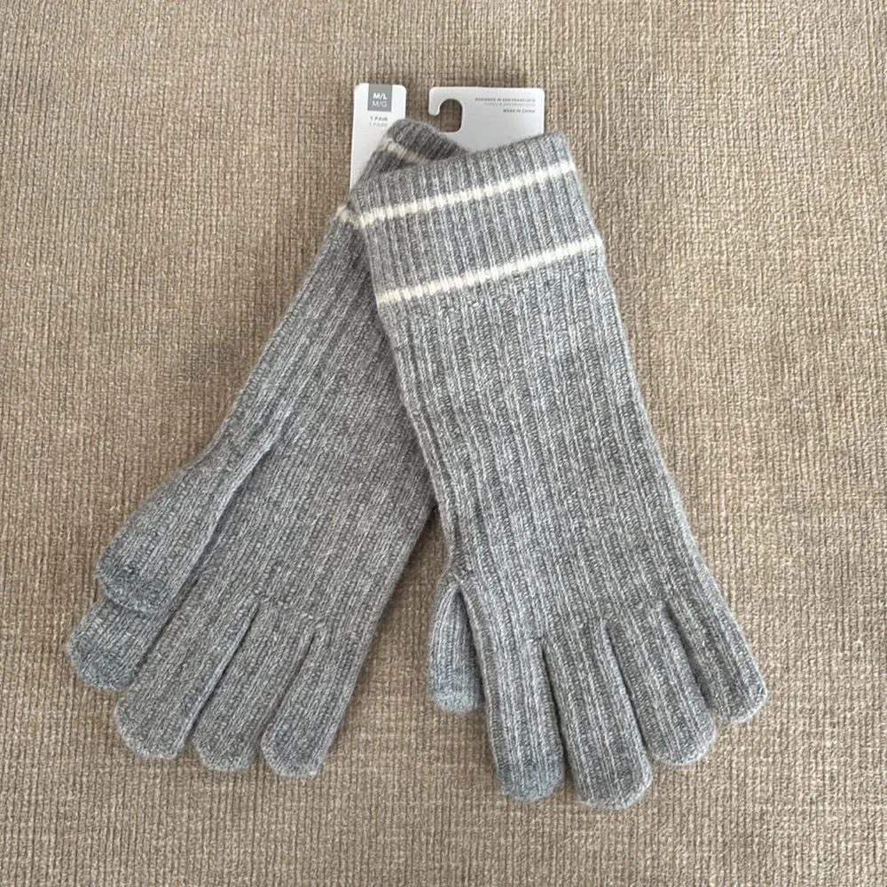 Athleta Daily Knit Gray & White Winter Gloves Size Medium - Large NWT Cozy Warm - Picture 3 of 7